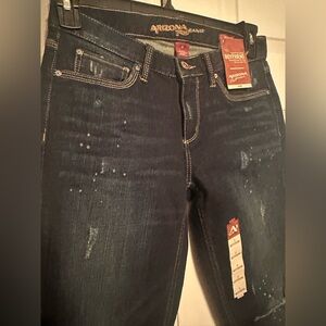 NWT - Arizona Jean Company Junior Women's Boyfriend distressed blue Jeans